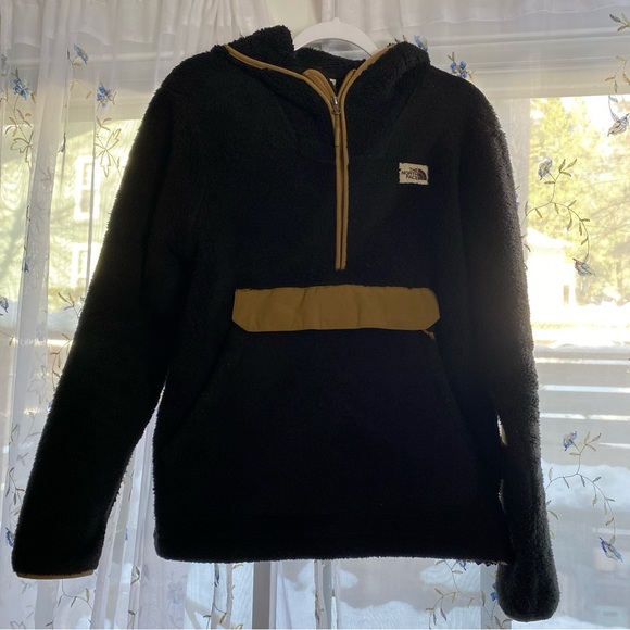 The North Face 1/2 Zip Fleece Pullover - Picture 2 of 4